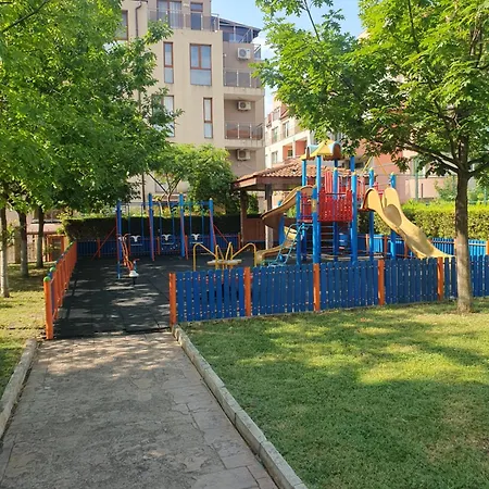 Family Apolon 2* Νεσέμπαρ