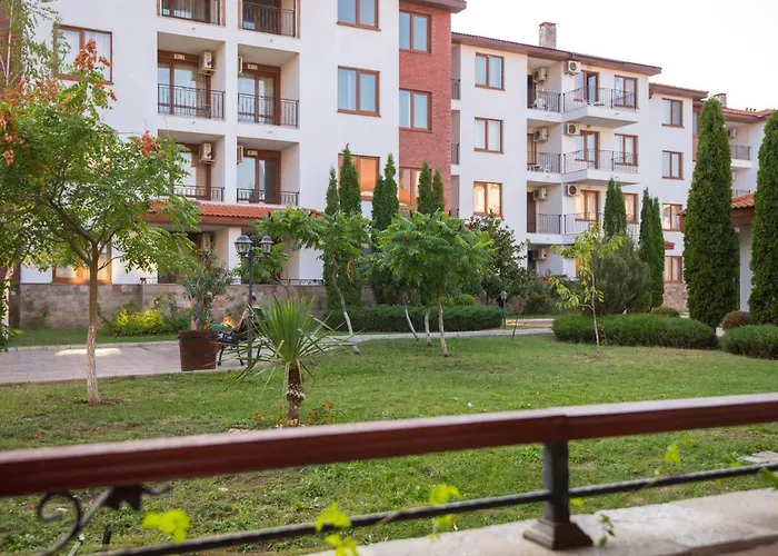 Family Apolon Хотел 2*