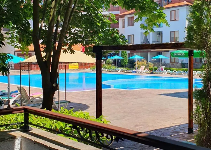 Хотел Family Apolon 2*