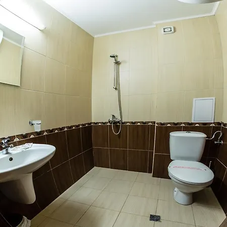 Family Apolon Hotell 2*